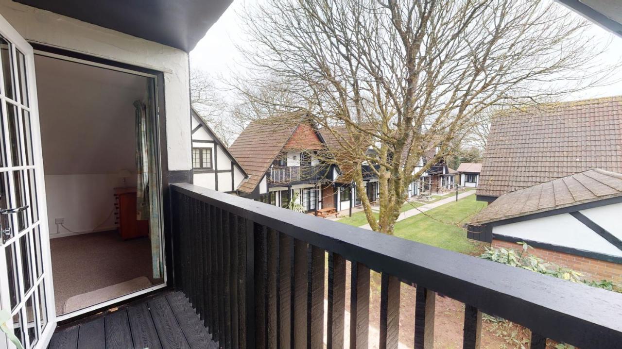 25 Tudor Court, Tolroy Manor 海尔 外观 照片