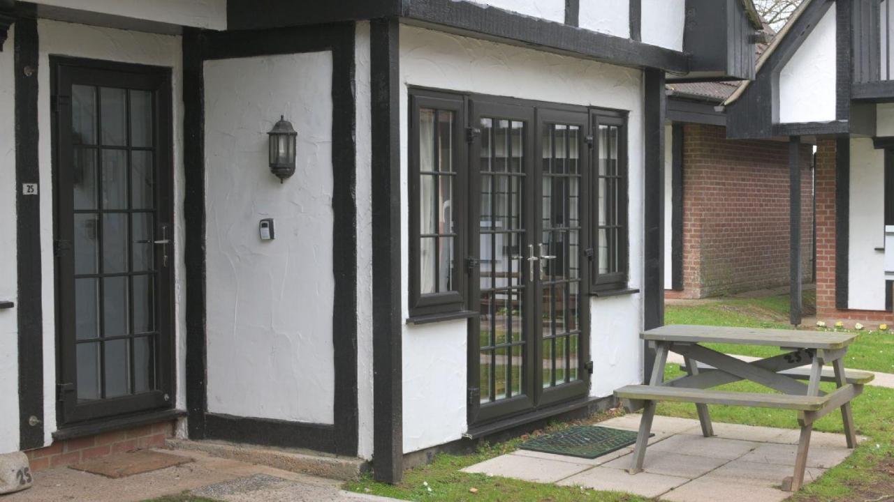 25 Tudor Court, Tolroy Manor 海尔 外观 照片